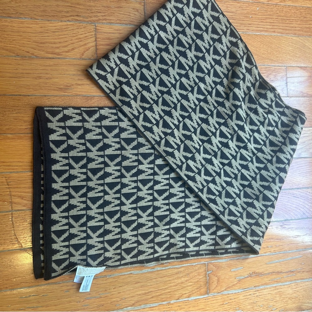 Michael Kors Hat and Scarf Set - Picture 5 of 5